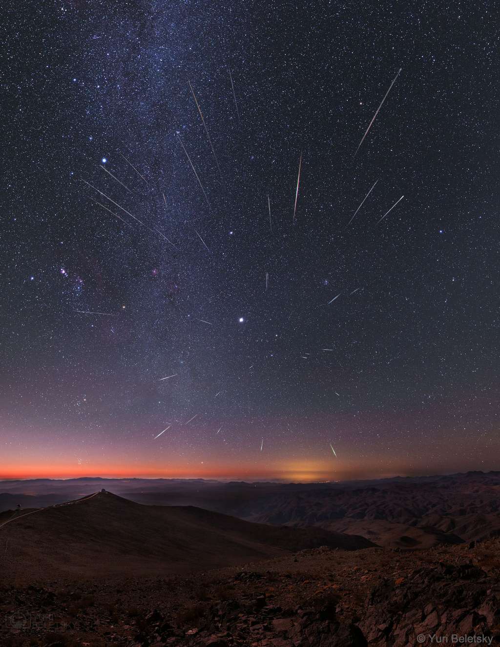 Image composite de la pluie d'étoiles filantes des Géminides en 2013. © Yuri Beletsky, APOD (Nasa)
