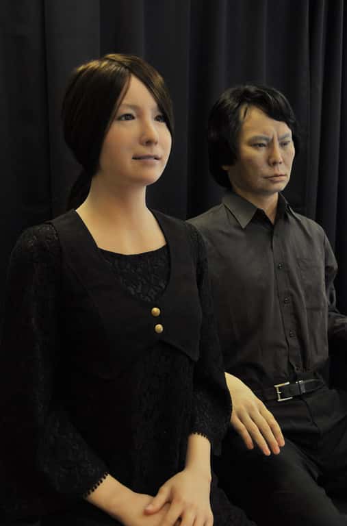  Réalisée selon le modèle d’une jeune femme d’une vingtaine d’années par Hiroshi Ishiguro, Geminoid F (F pour Femme) peut adopter 65 expressions du visage. © Osaka University, ATR, and Kokoro