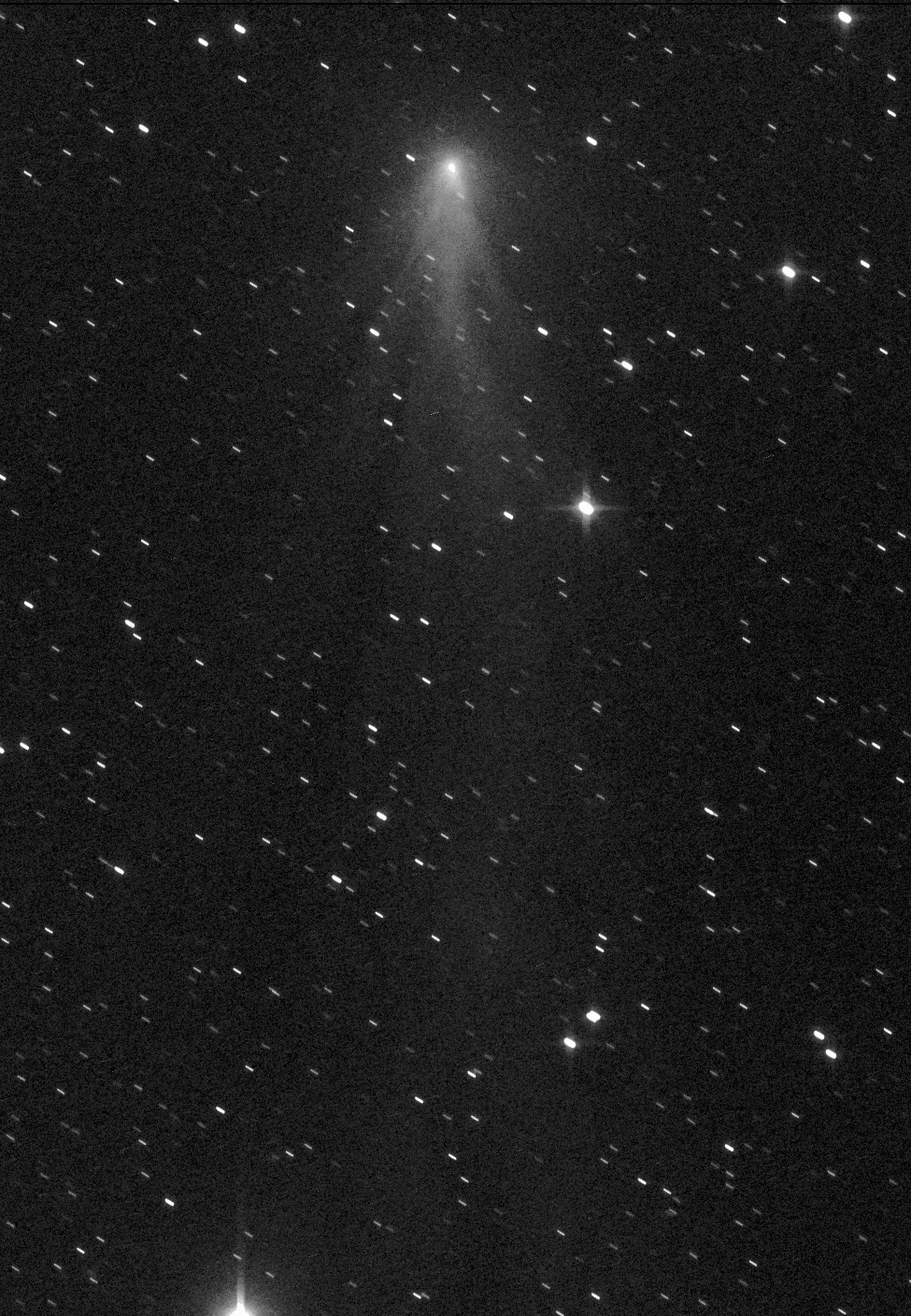Gerald Rhemann et Michael Jäger sont deux astrophotographes chevronnés chasseurs de comètes qui officient sous le ciel d’Autriche. Voici un de leur portrait de la comète C/2016 R2. Ils l’ont surnommée méduse. La comète danse, les cheveux au vent solaire. Photo prise le 19 janvier 2018. Autre animation à voir aussi <a href="http://spaceweathergallery.com/indiv_upload.php?upload_id=141884" target="_blank">ici</a>. © Gerald Rhemann, Michael Jäger via <a href="http://spaceweathergallery.com/indiv_upload.php?upload_id=142040" title="C/2016 R2 Jellyfish " target="_blank">Spaceweather</a>