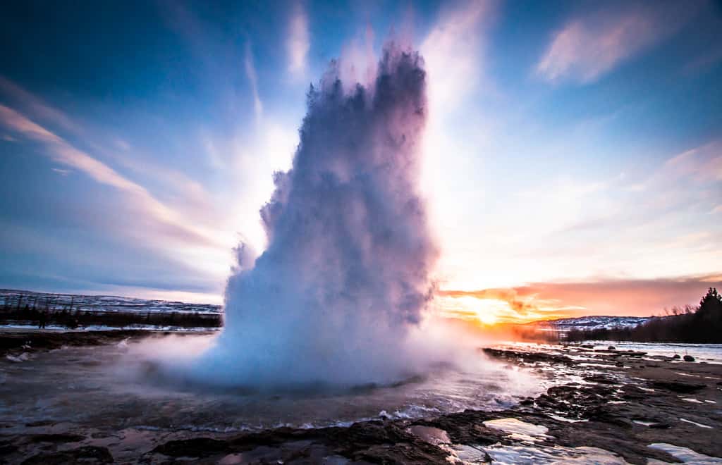 Le Strokkur, le geyser le plus actif d'Islande. © zinaidasopina112, fotolia
