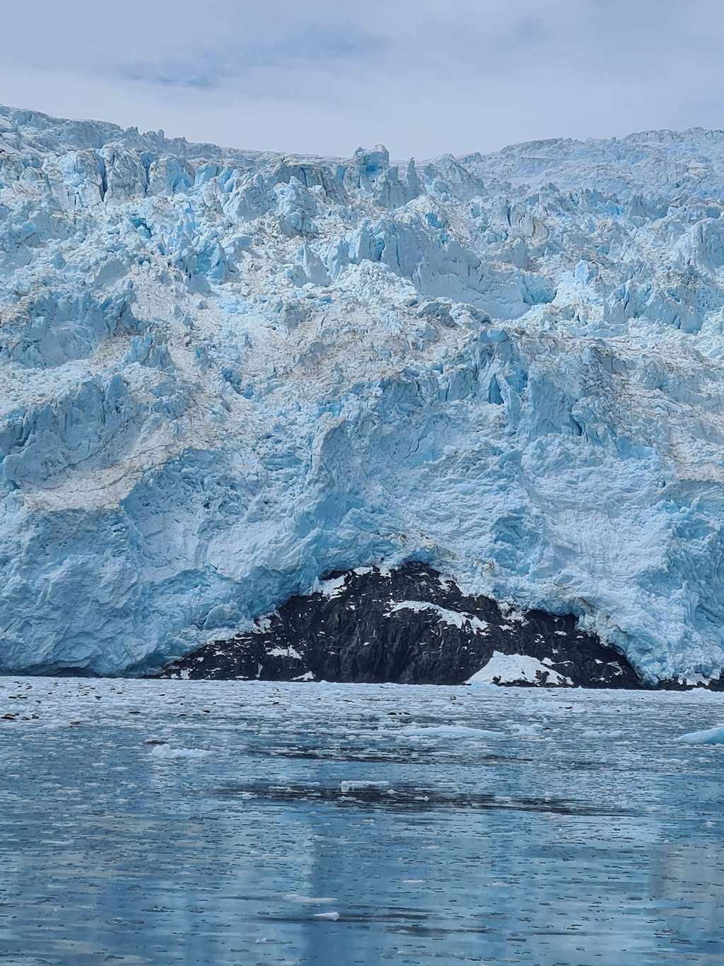 Zoom sur une partie du glacier Aialik, un glacier de marée dans les fjords Kenai. © Karine Durand