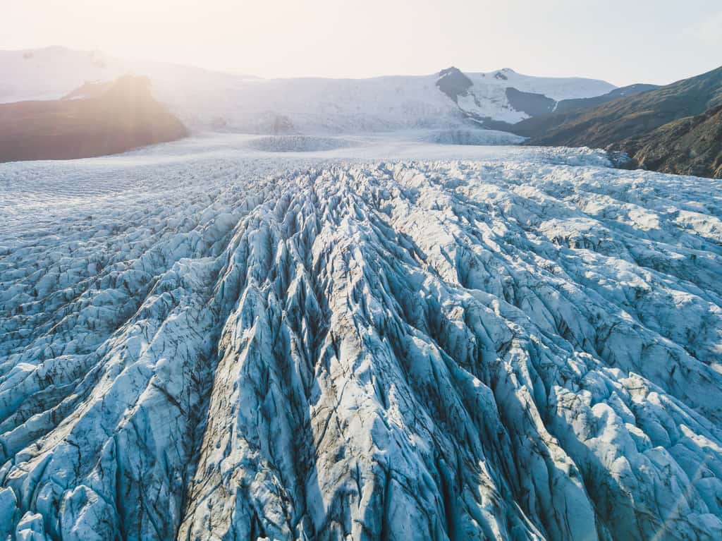 A ne pas confondre : la croissance de la glace et la croissance des glaciers, même si les mécanismes à l'oeuvre sont similaires. © Song_about_summer, Adobe Stock