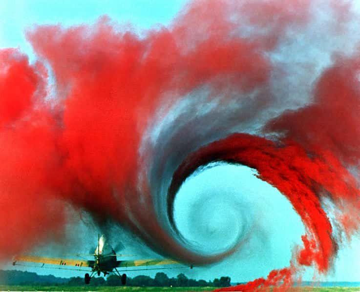 Tourbillon (turbulence) d'une aile d'avion. Les turbulences sont des phénomènes qui font partie du cadre d'un système dynamique non linéaire. © Nasa Langley Research Center (Nasa-LaRC), domaine public