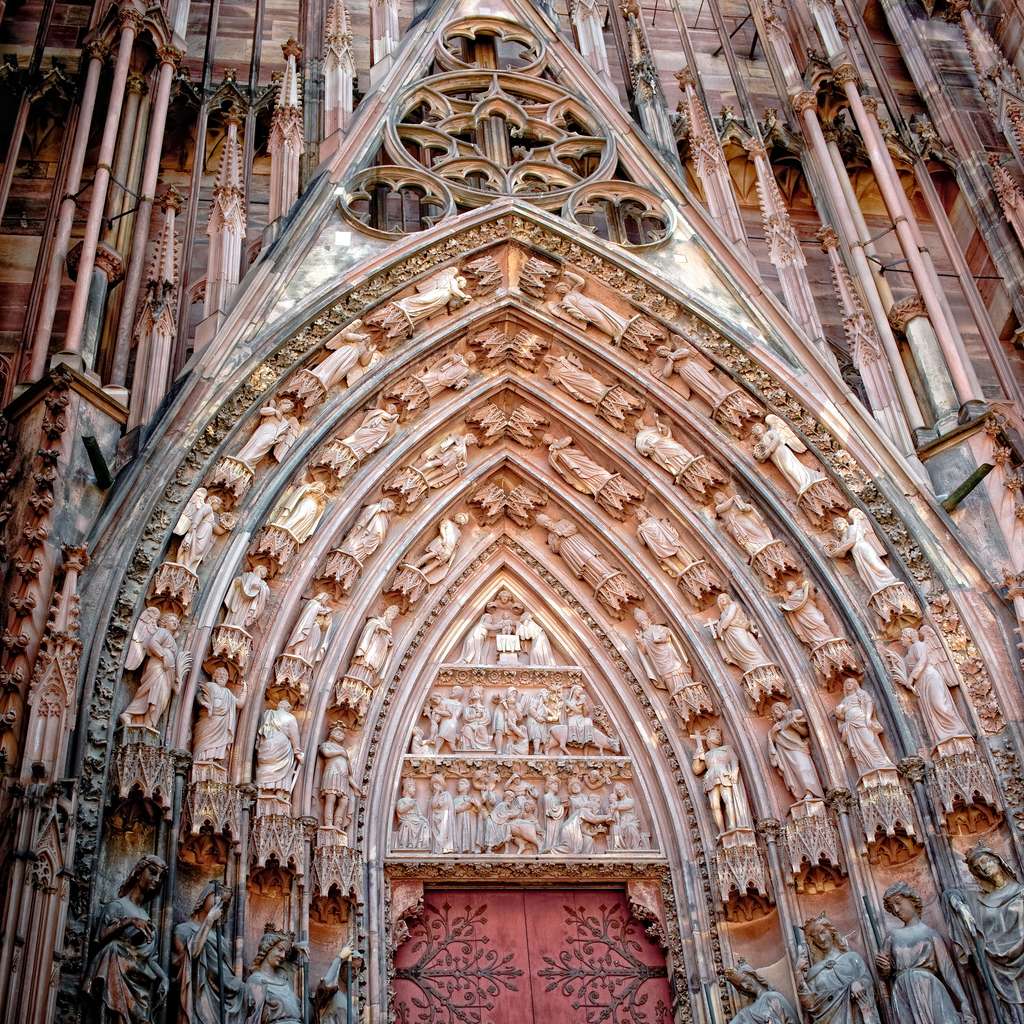 Le tympan gothique d’un portail de la cathédrale de Strasbourg. © Mon Œil, Flickr