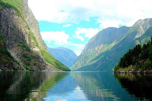 Morphologie typique d’un fjord norvégien. © Ken Douglas/Today is a good day CC by-nc-nd 2.0