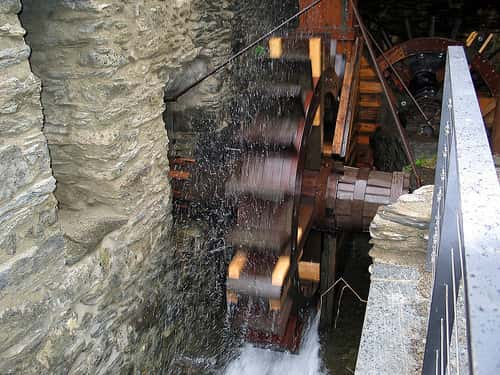 La roue de ce moulin a fourni en énergie la forge de Farga Rossell (Andorre) au cours de la seconde moitié du XIXe siècle. © Raymond355, cc by 2.0