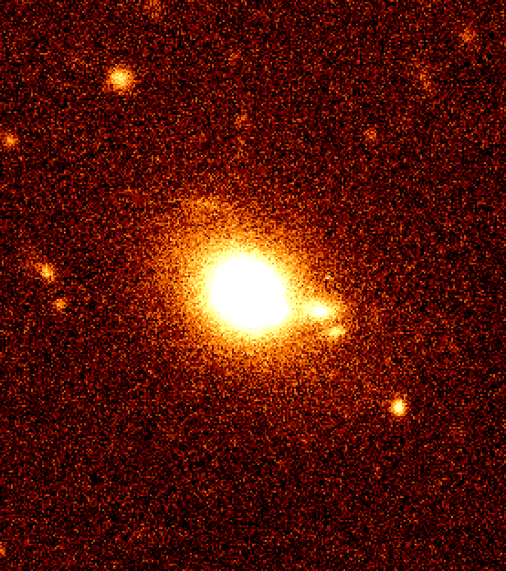 Les blazars sont parmi les objets les plus violents de notre Univers. Ici, le blazar <em>BL Lacertae</em>, dans la constellation du Lézard. © Renato Falomo, Wikipedia, Domaine public