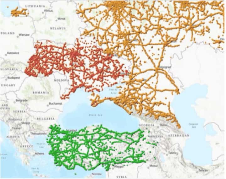 Sur ce document publié par Ulysses, on peut y trouver une carte montrant la localisation de véhicules en Russie, en Ukraine et en Turquie, y compris le long de la frontière avec la Syrie. © Motherboard