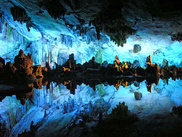 En Chine, la grotte de la Flûte de Roseau a été découverte en 1959. © Dennis Jarvis, <em>Wikimedia Commons</em>, CC by-sa 2.0