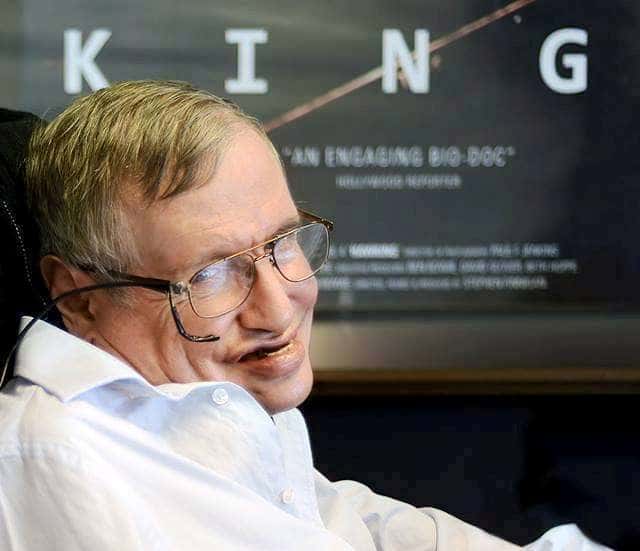 À plus de 72 ans, Stephen Hawking continuait à faire des pieds de nez au destin en débarquant sur Facebook. La maladie de Charcot aurait dû l'emporter il y a presque 50 ans... © Jaime Travezan  