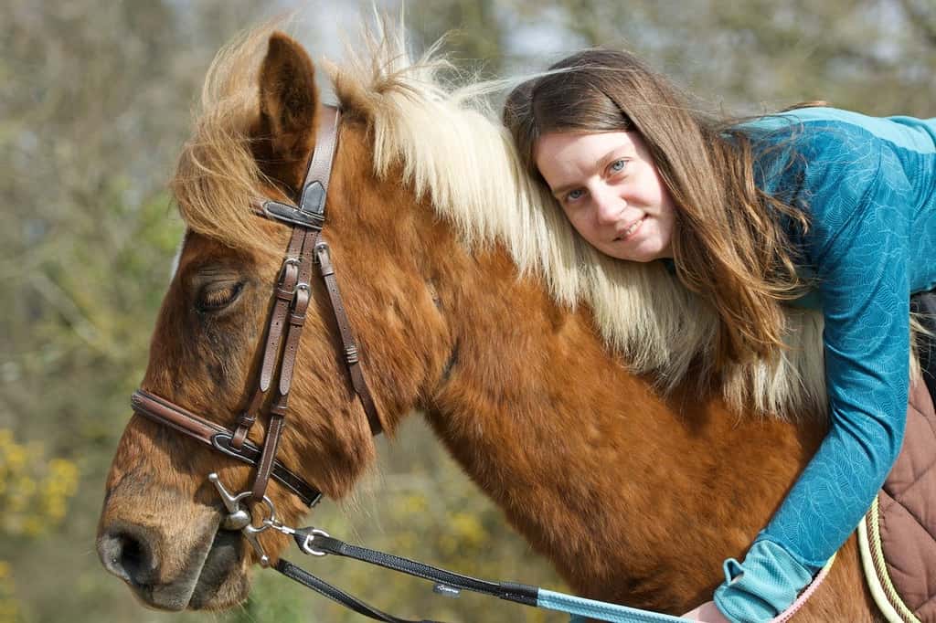 Les femmes plus attentionnées que les hommes à leur cheval. © Jaclou-DL, Pixabay, tous droits réservés 