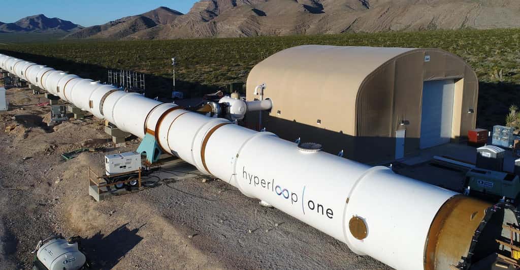 Voici le tunnel DevLoop qui se destine aux essais du prototype de train subsonique que développe Hyperloop One. © Hyperloop One