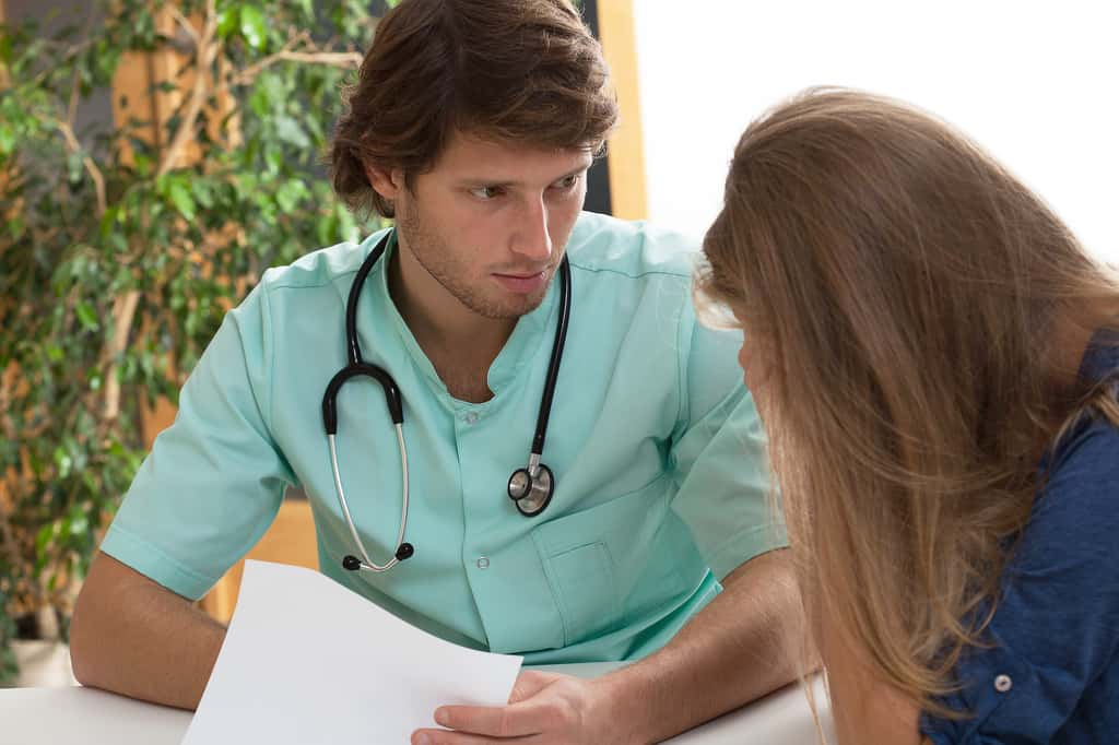 L'hypocondrie perturbe le quotidien des personnes atteintes de cette peur irrationnelle d'être malade et altère leur confiance envers leur médecin. © Photographee.eu, Adobe Stock