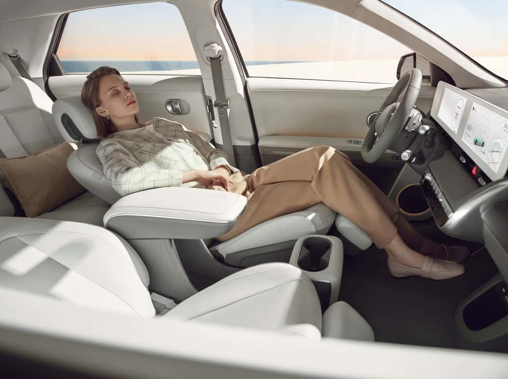 Le Hyundai Ioniq 5 propose un habitacle spacieux et accueillant. © Hyundai