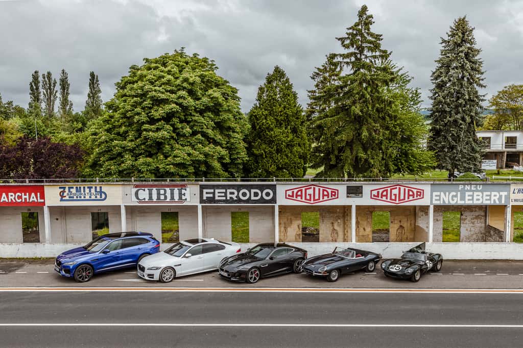 Tous ces modèles présentés ici sur l'ancien circuit de Reims (Gueux) vont appartenir au passé d'ici la fin de l'année, en attendant la nouvelle gamme électrique de Jaguar. © Jaguar