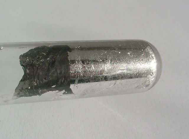 L'indium est un métal malléable très rare. Il est notamment utilisé dans les écrans LCD. © Schtone, Wikipedia Commons, DP