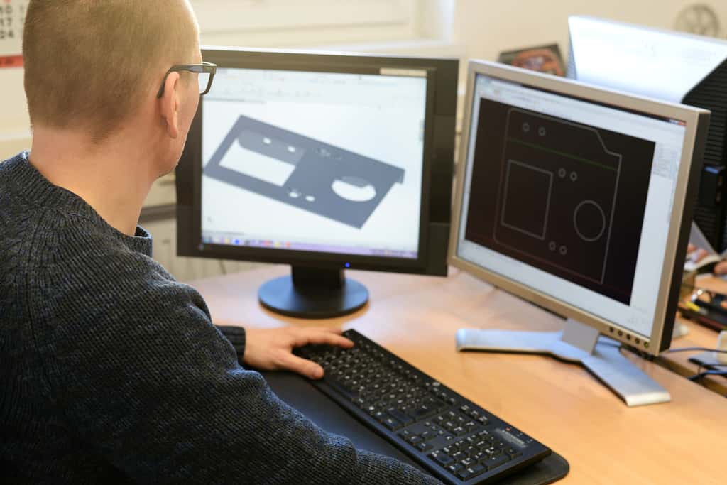 Avant de proposer au client ses recherches, l’ingénieur structure dessine et modélise en 3D son projet avant tester et vérifier ses calculs. © industrieblick, Fotolia.