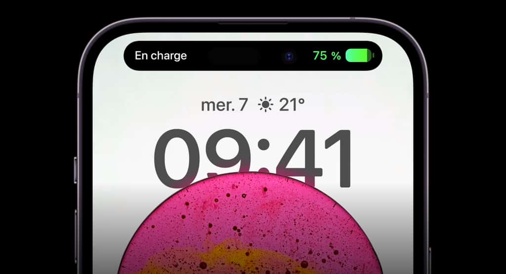 Sur l'iPhone 14 Pro, l'encoche se cache désormais dans une pilule virtuelle sur fond noir et dont les dimensions et les contenus diffèrent selon l'application utilisée. © Apple
