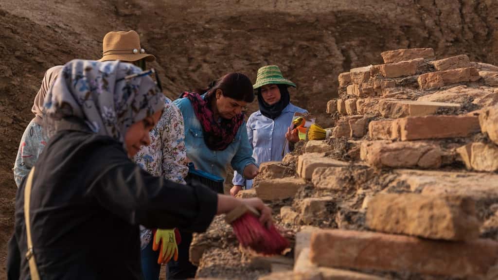 Des archéologues irakiens commissionnés par le <em>British Museum</em> fouillent le site de Girsu. © <em>The Girsu Project,</em> Dani Tagen 