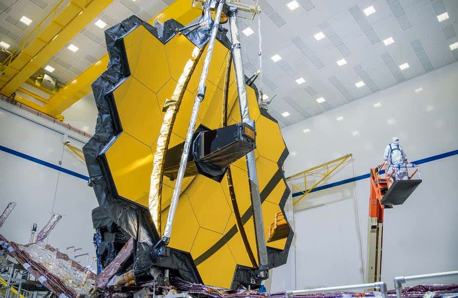 L'immense miroir du James Webb Space Telescope ne rentre pas dans une fusée. Il faut le replier, puis le déplier une fois dans l'espace. © Chris Gunn, Nasa