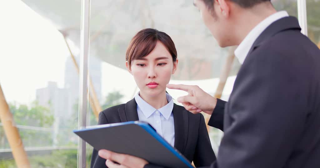 Au Japon, pour quitter leur emploi, de nombreux salariés, paralysés par la démarche et la peur d'affronter leur manager, font appel à « une agence de démission ». © Ryanking999, Adobe Stock