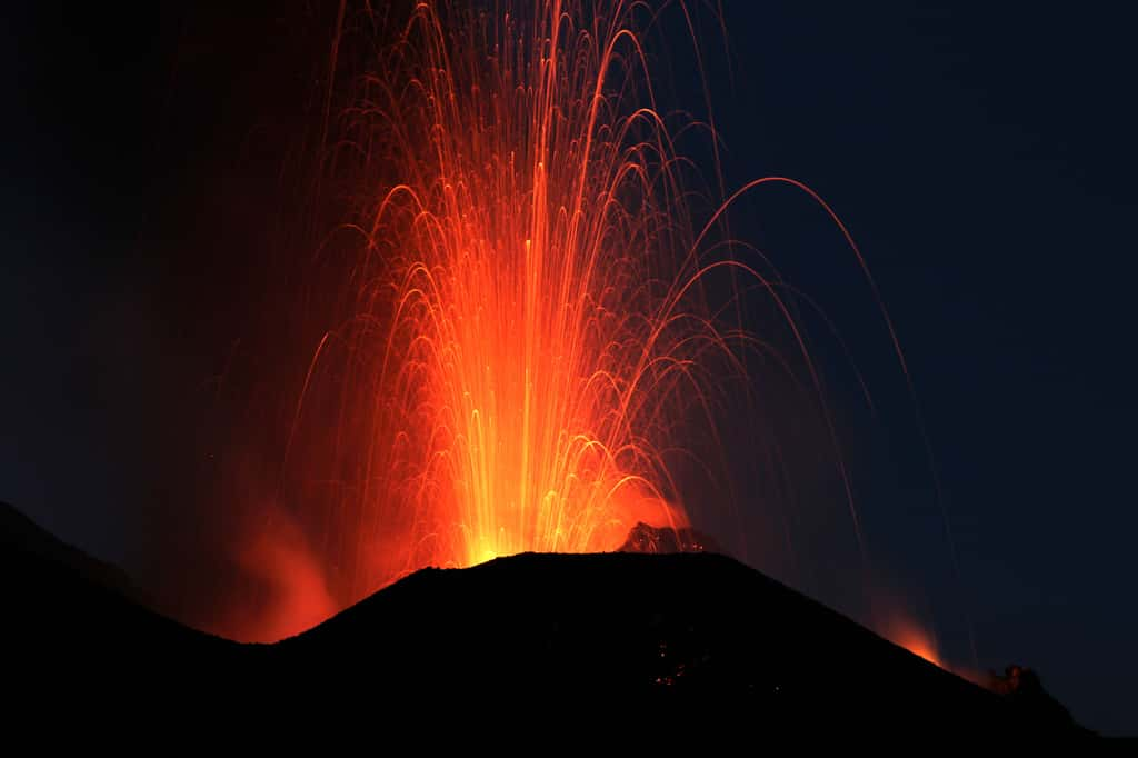 Kīlauea est âgé de 210 000 à 280 000 ans et a émergé au-dessus du niveau de la mer il y a environ 100 000 ans. © Rainer Albiez