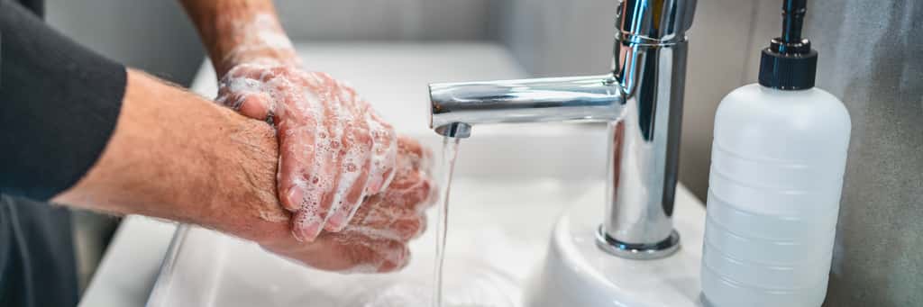 Se laver les mains est essentiel pour limiter la propagation des virus. © Maridav, Adobe Stock