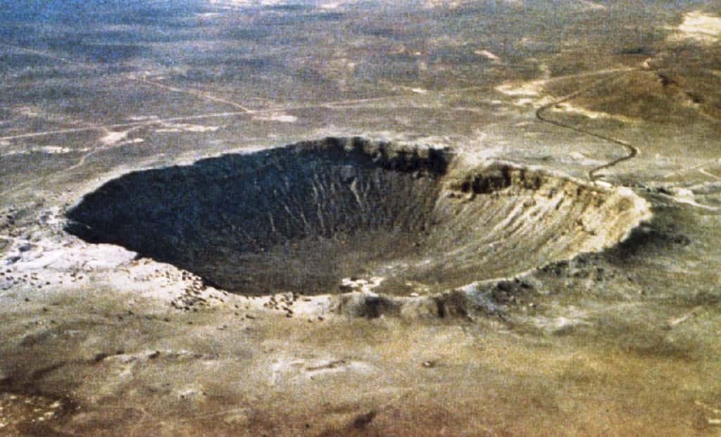 LeBarringer Meteor Craterprès de Winslow, en Arizona, estun des exemples les mieux conservés de cratères d'impact sur Terre. © D. Roddy, Wikimedia Commons, DP
