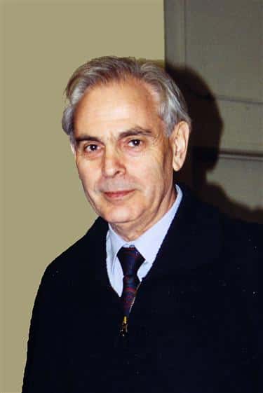 Lev Okun (1929-2015) est un physicien russe dont les travaux sur la physique des particules élémentaires sont bien connus. On lui doit le terme « hadron » désignant toutes les particules composées de quarks et de gluons, comme les nucléons, les mésons et les hypérons. © SLAC, Cern