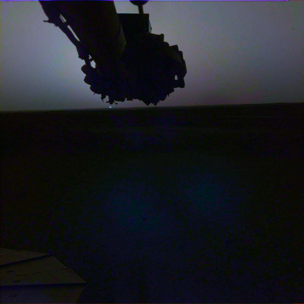 Le lever de Soleil vu par InSight le 24 avril (Sol 145) à 5 h 30, heure de Mars (image avec correction des couleurs). © Nasa, JPL-Caltech