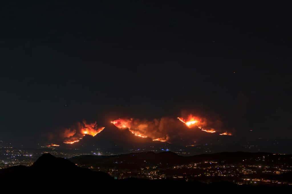 Découvrez trois bâtiments emblématiques de Los Angeles, calcinés par les incendies. © Neil, Adobe Stock