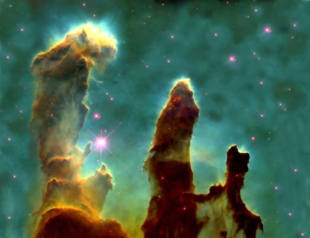 La nébuleuse de l'Aigle (M 16) ou les Piliers de la création. Cette image acquise par le télescope Hubble en 1995 est devenue une icône de la pop culture. Le télescope l'observera une nouvelle fois en 2014. Il est vraisemblable que cette région de formation d'étoiles, située dans la constellation du Serpent sera une cible de choix pour James-Webb. © Hubble Science Team, Nasa, ESA 