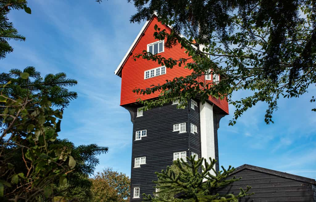 L'ancien château d'eau devenue la Maison dans les nuages ! © Matthew, Adobe Stock