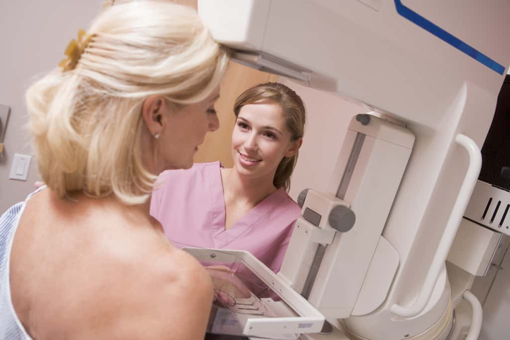 La mammographie est proposée systématiquement à toutes les femmes françaises entre 50 à 74 ans. © Monkey Business, Fotolia