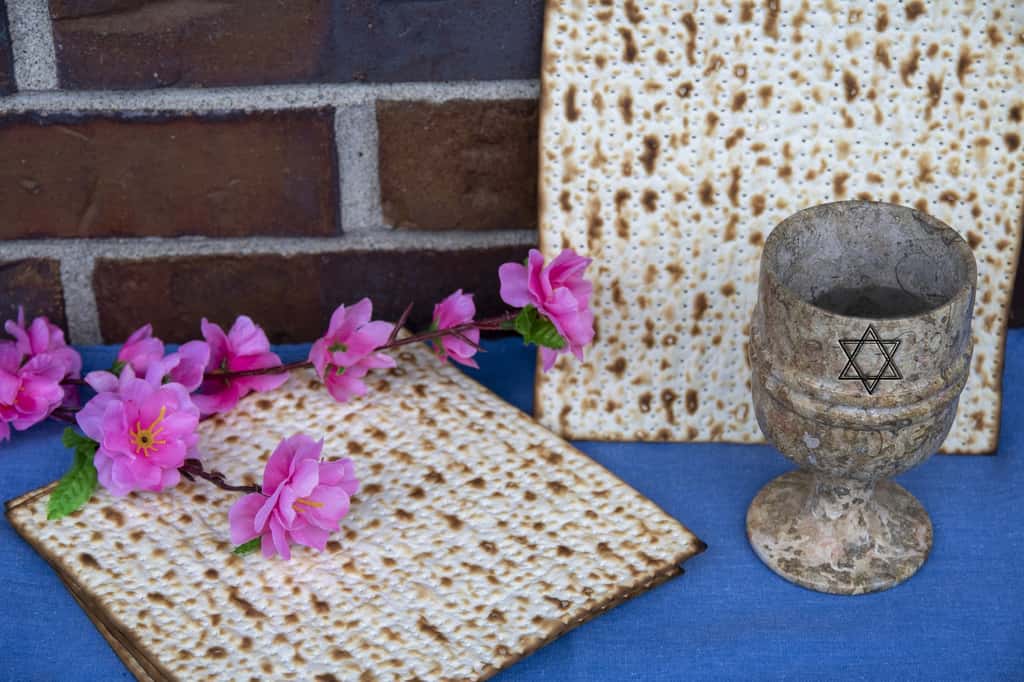 La matza est consommée lors de la Pâque juive. Elle rappelle que les Hébreux ont quitté l'Égypte dans la précipitation, sans attendre que le pain lève. © photorebelle, Fotolia