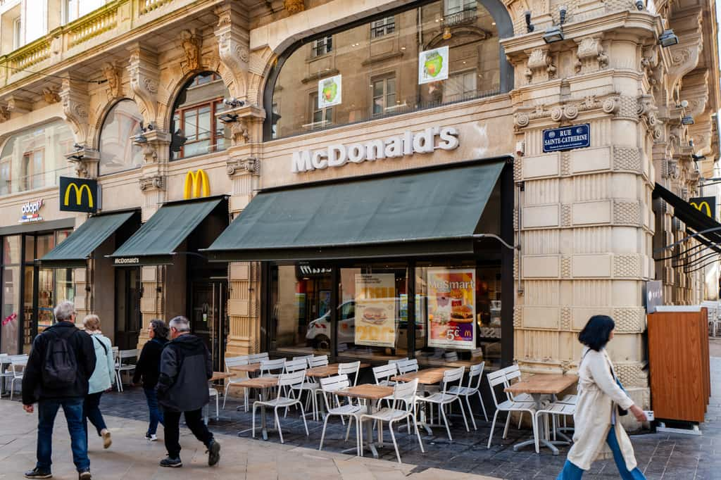 Moins de sauce pour vos frites ? Ce n'est pas une impression, la « shrinkflation » s'invite chez McDonald’s. © Klaas Jan Schraan, iStock