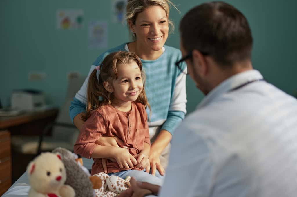 Combien gagne un médecin généraliste en France ? Tout dépend du choix du statut, de son expérience, de ses spécialisations ou formations complémentaires… © Skynesher, iStock