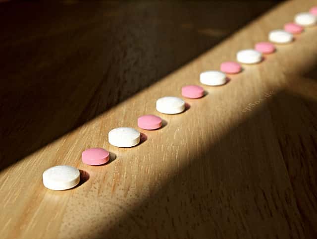 Après une chirurgie, des patients peuvent devenir dépendants à des médicaments antidouleur. L'effet placebo pourrait servir à les sevrer. © epSos.de, Flickr, CC by 2.0