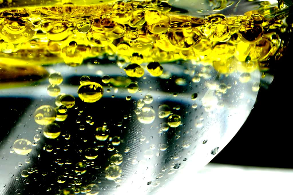 L'eau et l'huile ne sont pas miscibles. © Emmanuel Bazin, Adobe Stock