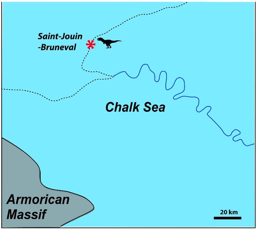 Carte paléogéographique simplifiée d'une partie de la Normandie au Cénomanien ancien, superposée aux repères actuels : littoral (en pointillés) et vallée de la Seine (en bleu). Le Massif armoricain était une étendue terrestre au Cénomanien. Répartition des terres et de la mer après Juignet et Kennedy. © Buffetaut <em>et al.</em>