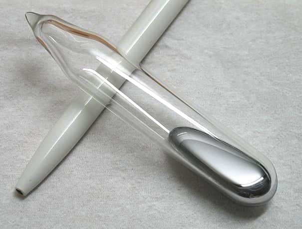 Le mercure est le seul métal liquide à température ambiante. © W. Oelen, Wikimedia Commons, CC by-sa 3.0