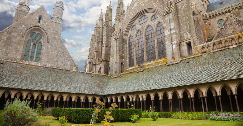 L'abbaye du Mont-Saint-Michel et son cloître
