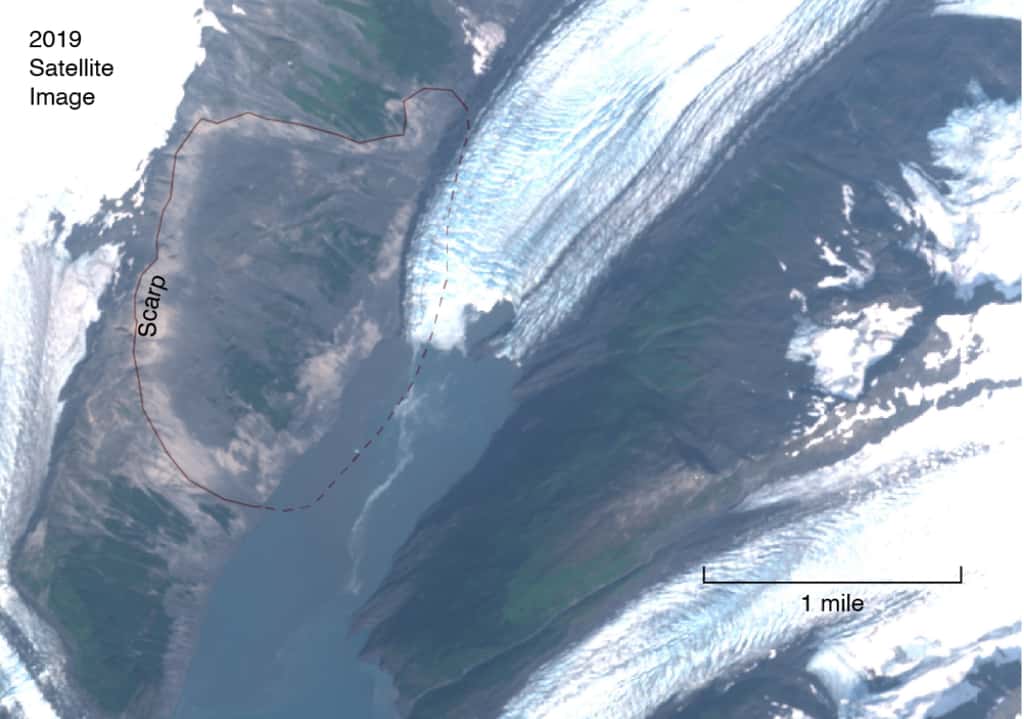Vue satellite du fjord de Barry Arm. Toute la zone fissurée est indiquée par la ligne noire. © Nasa