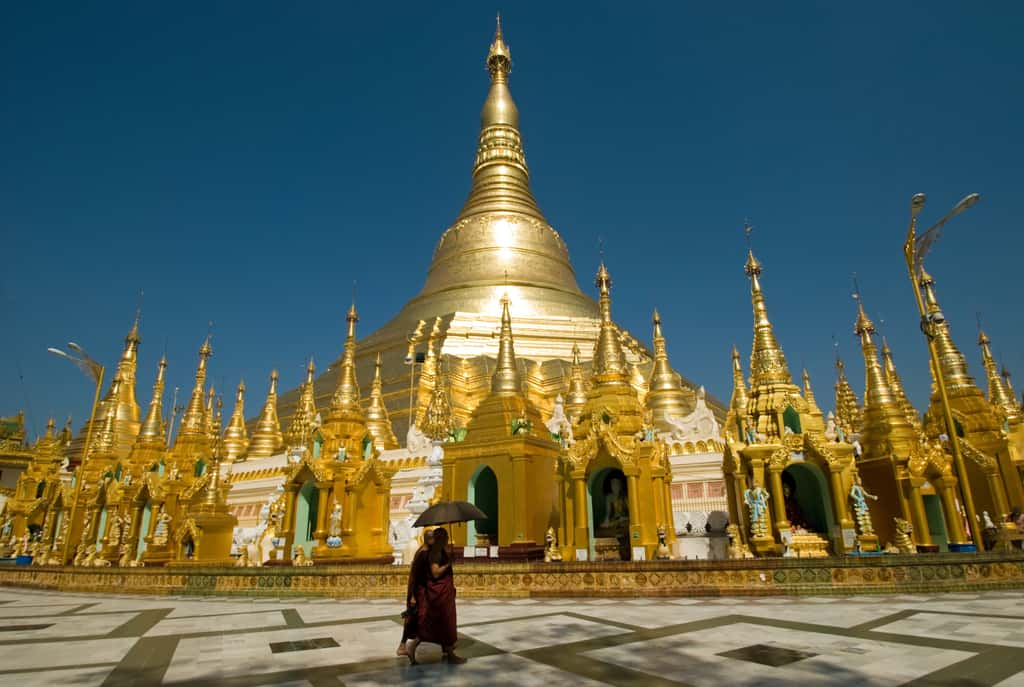 La pagode Shwedagon s'élève à 98 mètres de hauteur. © suronin, Adobe Stock 