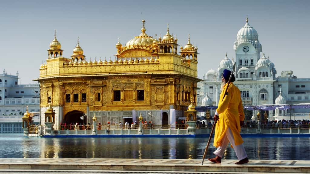 Le Temple d'Or, scrupuleusement protégé par les gardiens sikhs. © Joolyann, Adobe Stock 