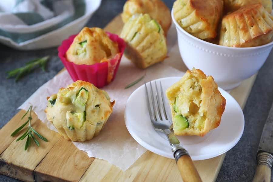 Muffins de courgette. © photosimysia, Adobe Stock