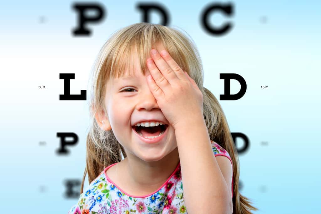  Le dépistage des troubles de la vision chez l'enfant est essentiel pour lui permettre de suivre une scolarité sans difficulté. Un examen ophtalmologique doit être fait dès l'âge de trois ans. © karelnoppe, Adobe Stock
