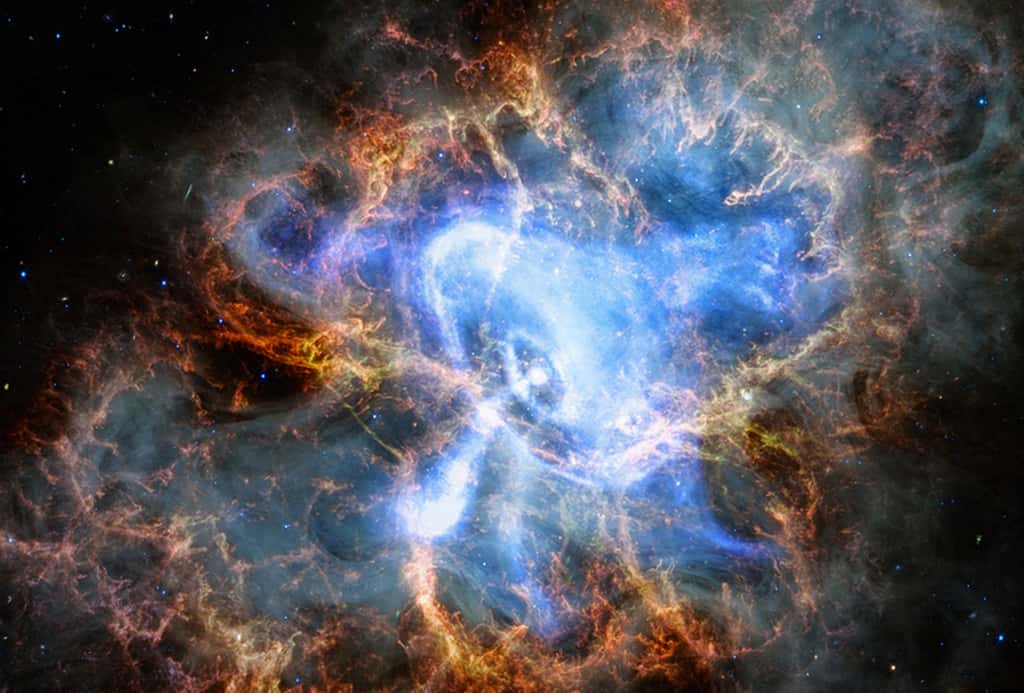 La nébuleuse du Crabe. Ces images en fausses couleurs montrent les données de Chandra en rayons X ainsi que les données infrarouges du télescope spatial James-Webb. © Rayons X : NASA/CXC/SAO ; Infrarouge : NASA/STScI ; Traitement d'images : NASA/CXC/SAO/J. Majeur
