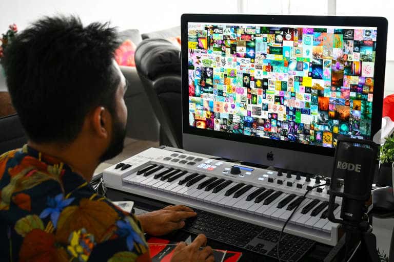 L'entrepreneur souhaite ouvrir une galerie virtuelle afin de démocratiser et promouvoir l'art numérique. © Roslan Rahman, AFP