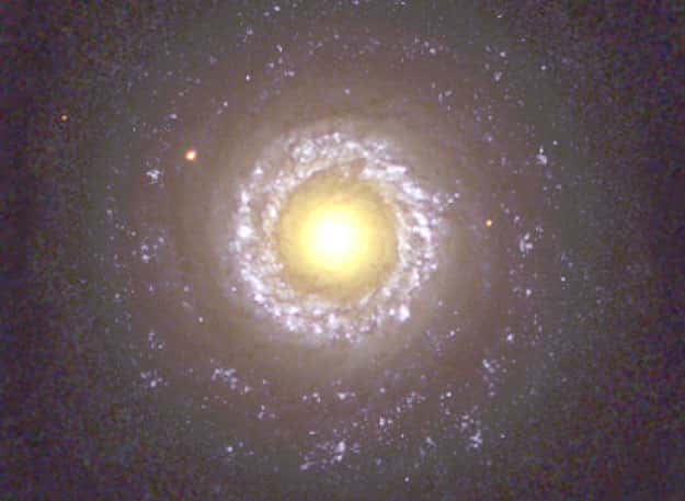 La galaxie spirale NGC 7742 photographiée le 1<sup>er</sup> juillet 2001. © Hubble Heritage Team (Aura, STScI, Nasa)